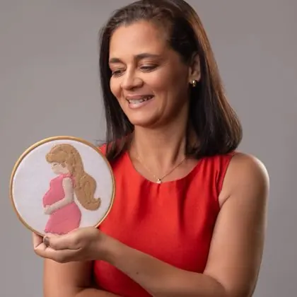 Vânia Vieira, artesã responsável pelo ateliê